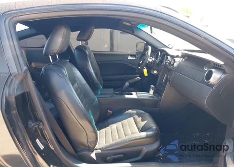 2005 Ford Mustang V6 Deluxe/V6 Premium из США, поврежденный, VIN 1ZVHT80N055183086